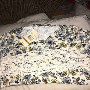 Eyeshadow lace floral shirt